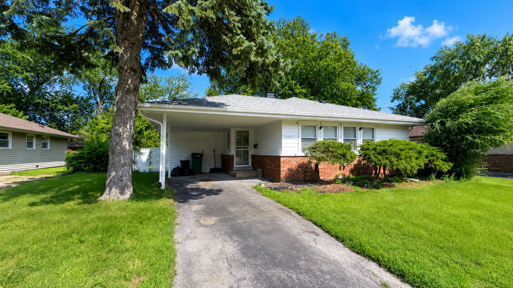 15111 WOODLAWN Avenue – photo 1 of 11