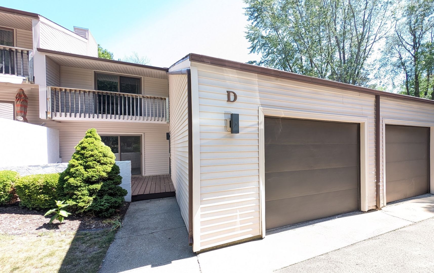 17554 Parkwood Dr, 2 bedroom Condo – photo 1 of 18