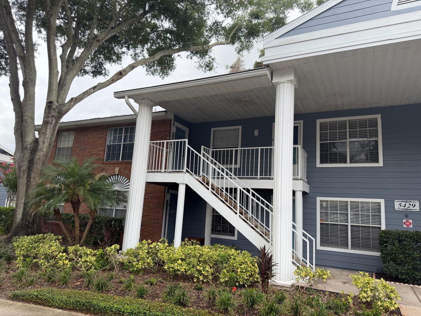 Convenient 2/2 Orlando Condo – Water & Garbage Included! – photo 1