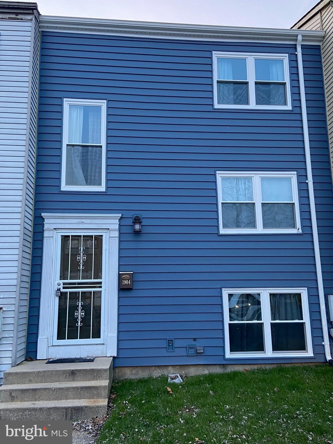 1904 ELOISE Lane – photo 1 of 9