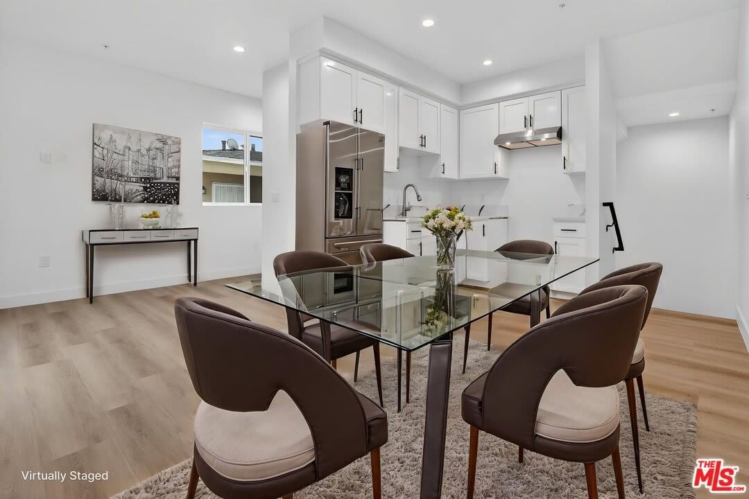 11446 Oxnard St – photo 1