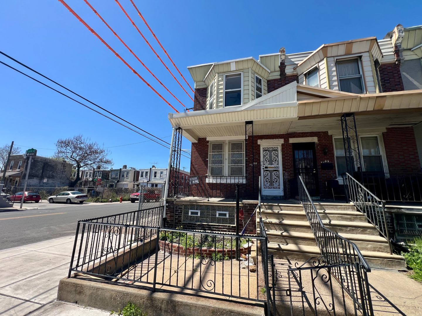 Stunning 3-Bedroom Townhome in Carroll Park! Available NOW! – photo 1