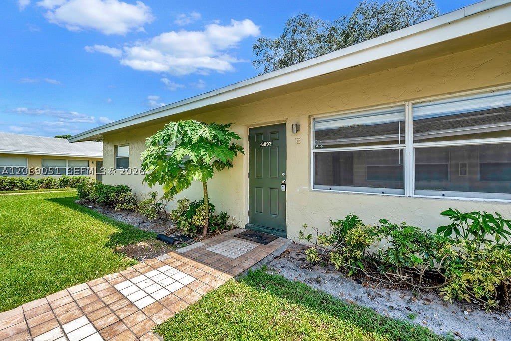 6907 SW 7th St – photo 1