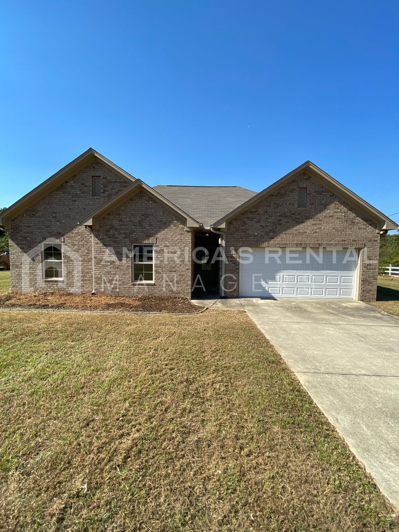Move In Special Home For Rent In Odenville Sign A Lease By 8 31 To Receive Up To One Month Free – photo 1 of 31