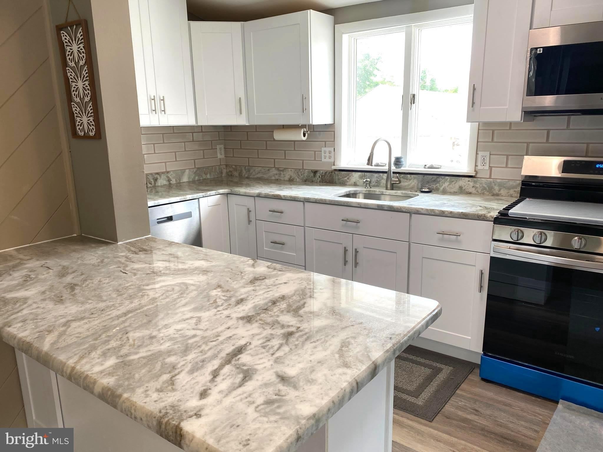 516 SUMMIT Avenue – photo 1 of 40