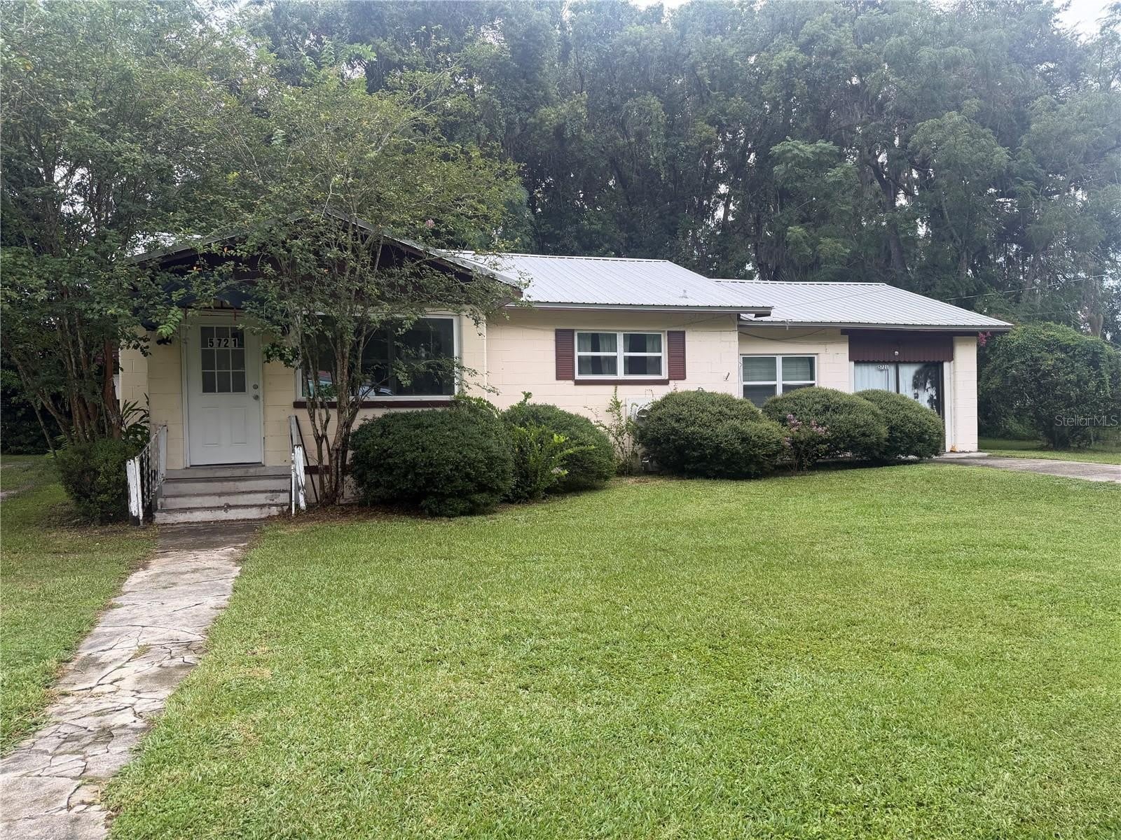 5721 SE HIGHWAY 484 – photo 1 of 11