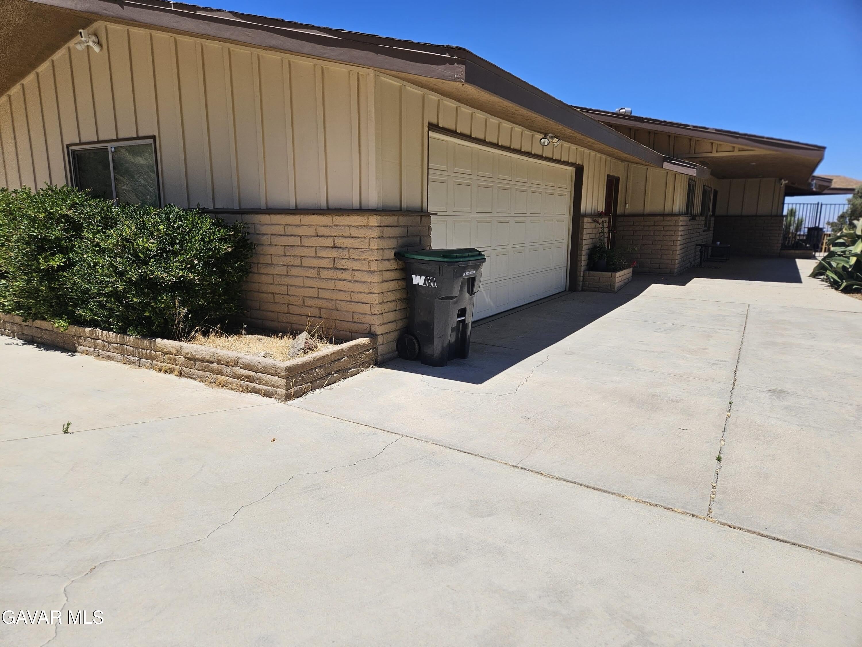 615 Lakeview Drive – photo 1 of 243