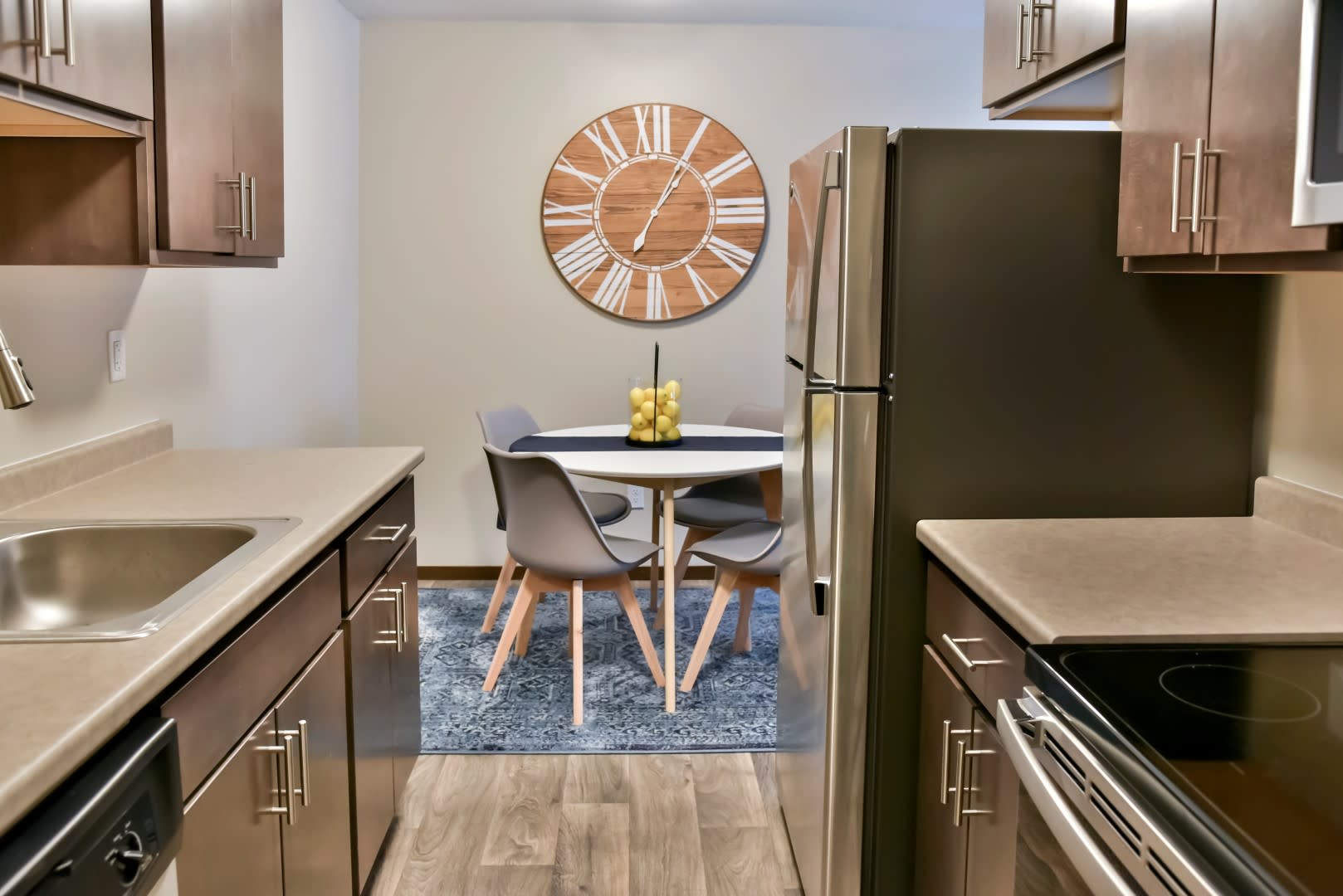 Oakdale Apartments of West St. Paul – photo 1 of 33
