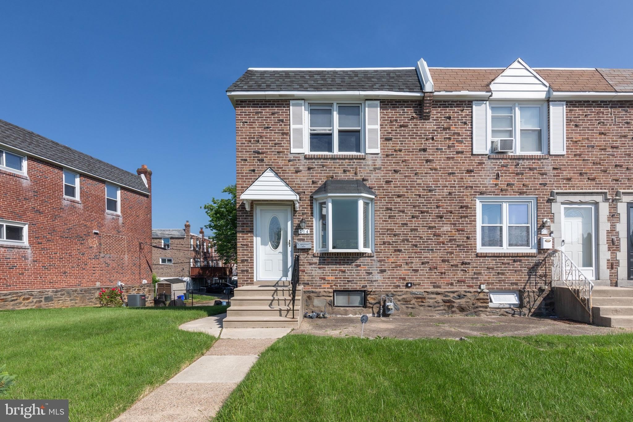 214 Westbridge Road – photo 1
