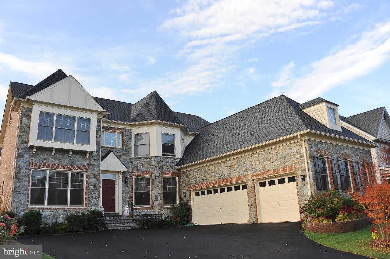 7582 VENTURE DR – photo 1 of 29