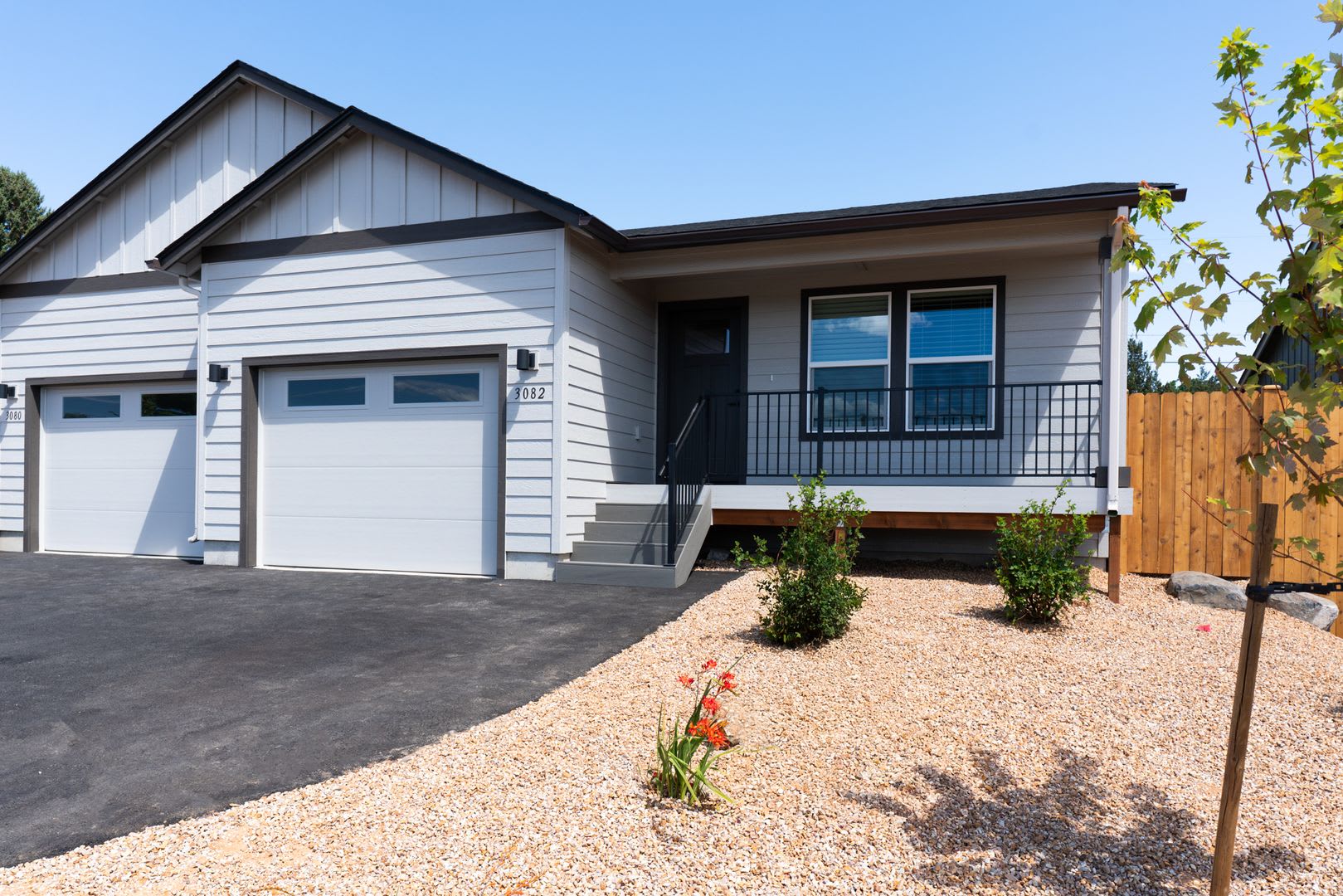 Newer 2 Bedroom 2 Bathroom Duplex in SW Redmond – photo 1