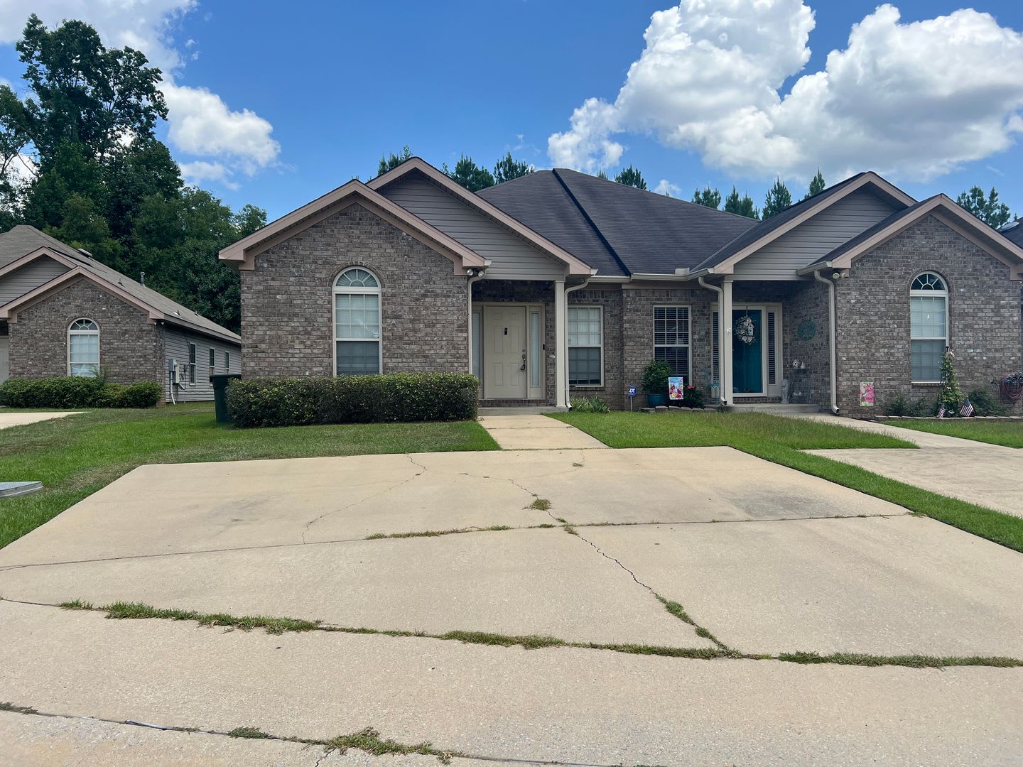 3 bedroom 2 bathroom duplex in Covington Villas – photo 1