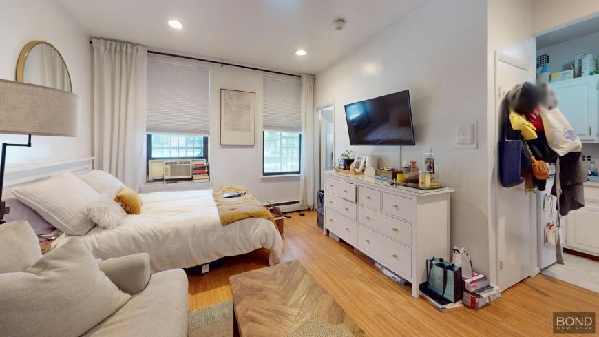 170 West 25th Street – photo 1