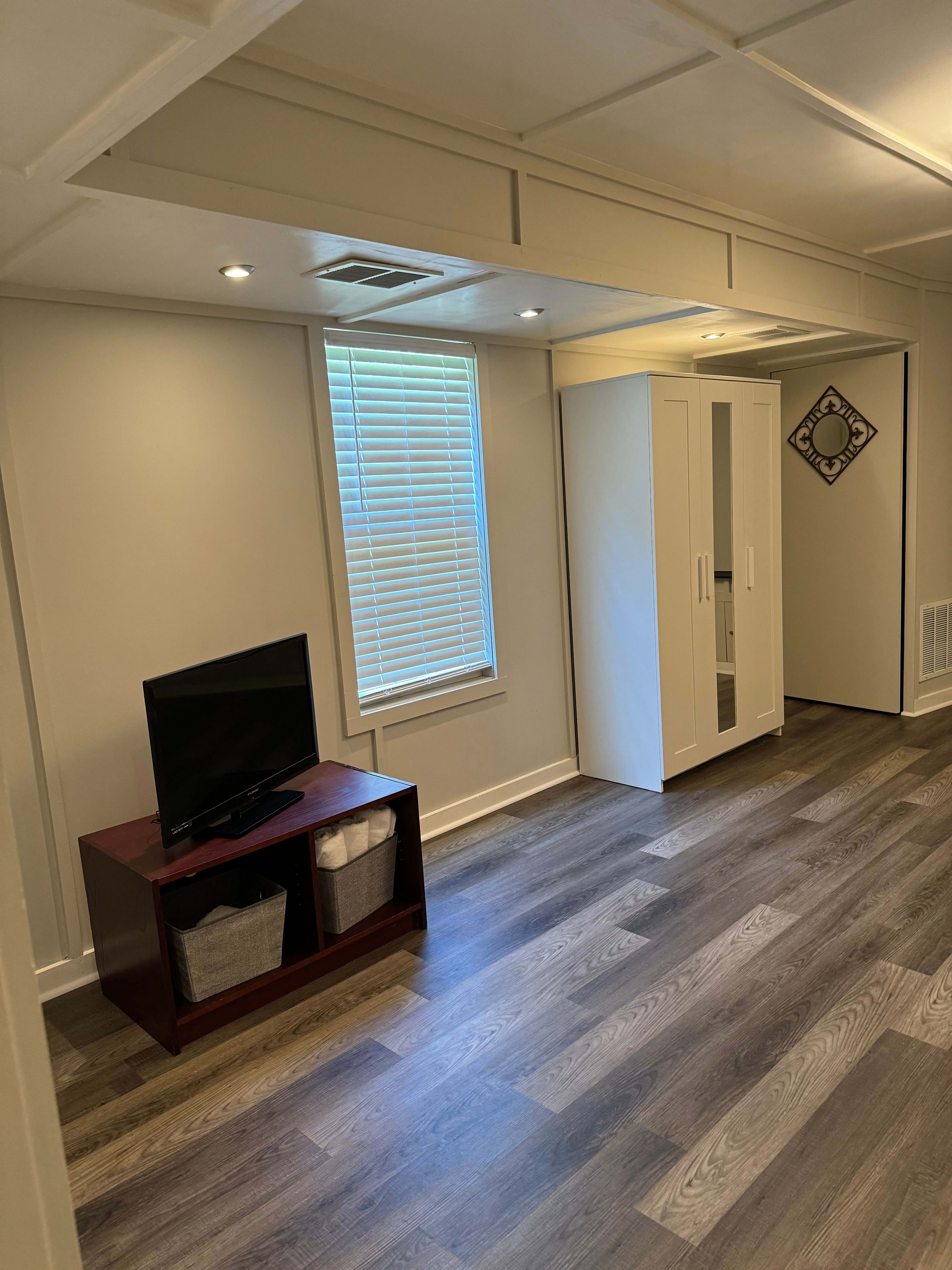 565 Aristocrat Drive Southwest – photo 1