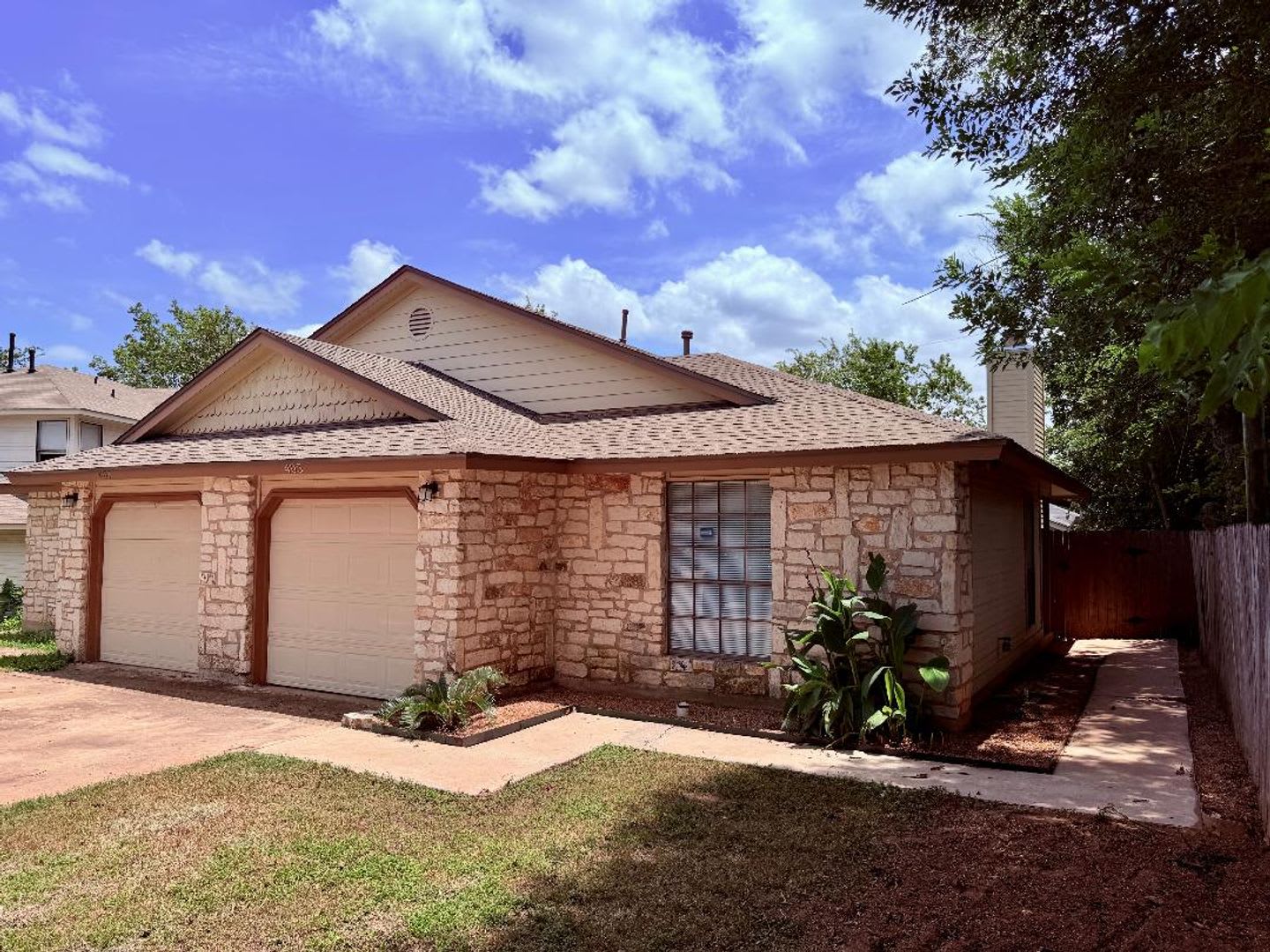Great, well-maintained single-story duplex tucked away on a quiet cul-de-sac! – photo 1