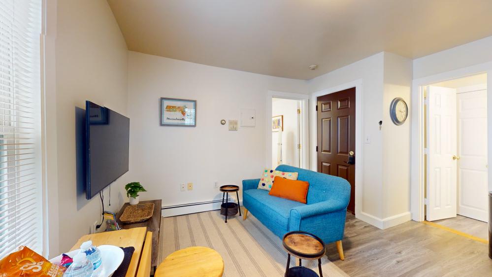 22 Hews St – photo 1