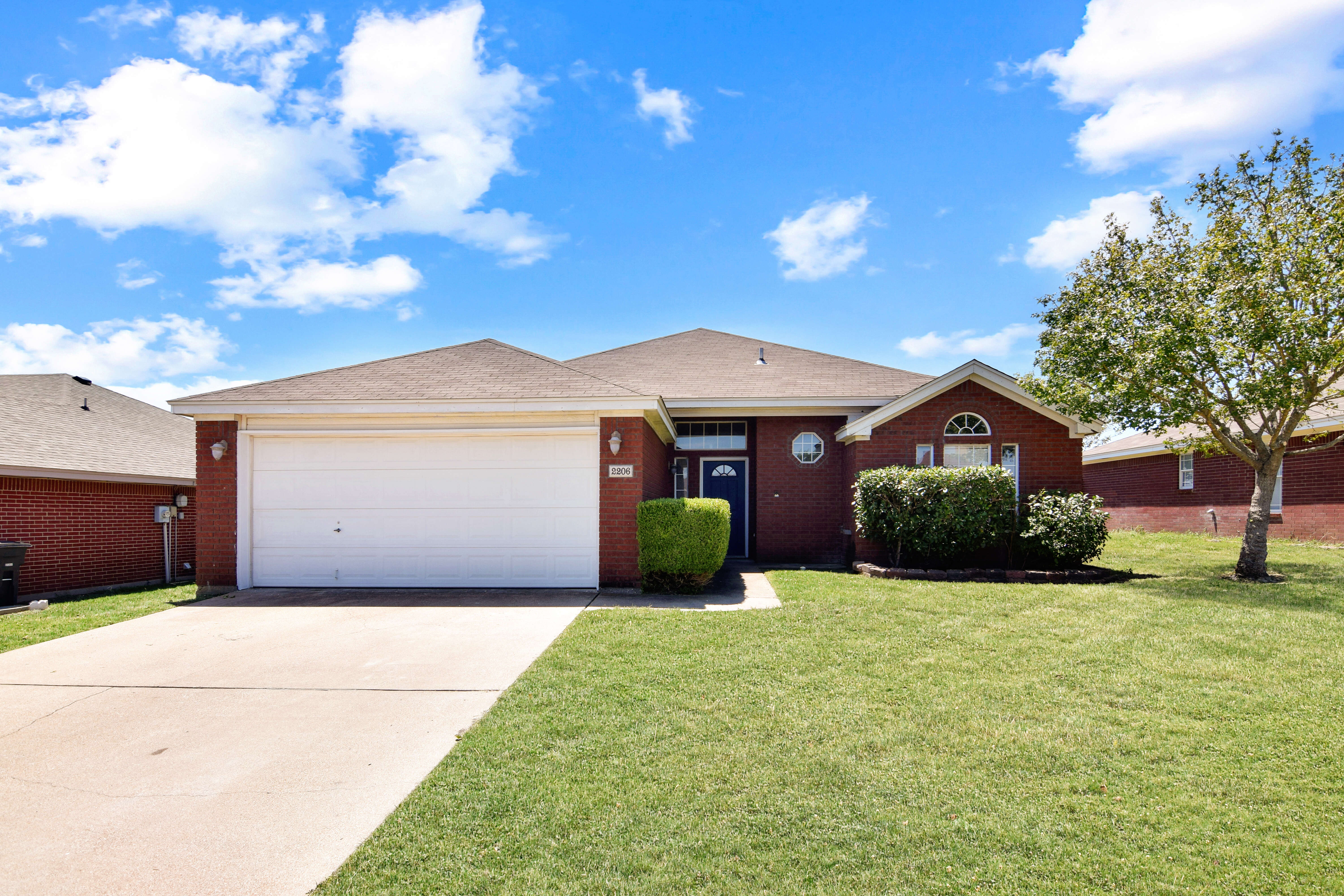 2206 Sandstone Dr – photo 1