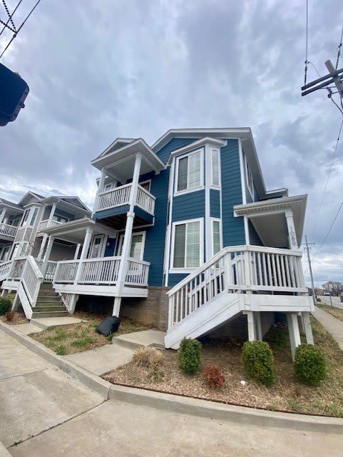 1089 N Leverett Avenue – photo 1