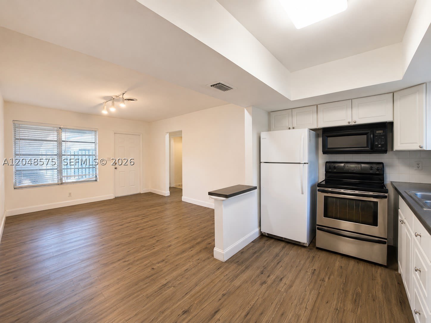 117 NE 30th Ct – photo 1