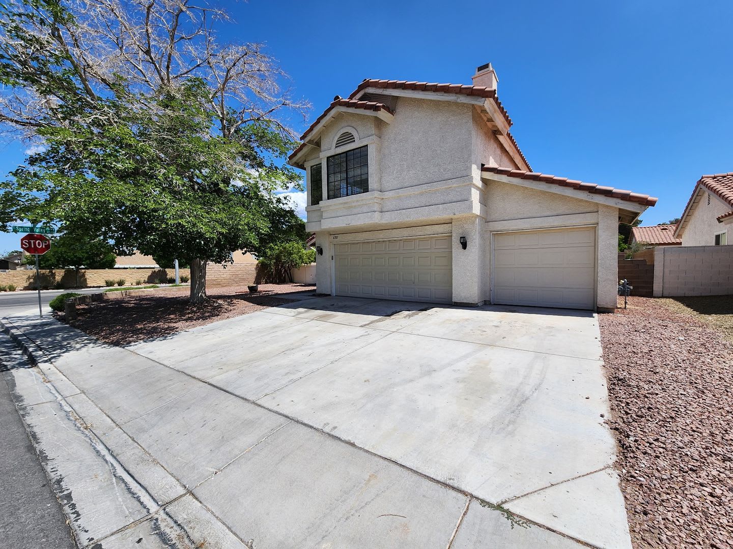 Gorgeous 4 Bedroom Corner Lot Home – photo 1