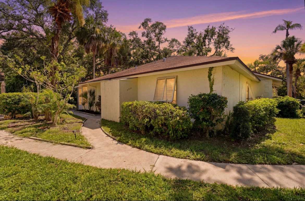 5324 Royal Palm Avenue – photo 1