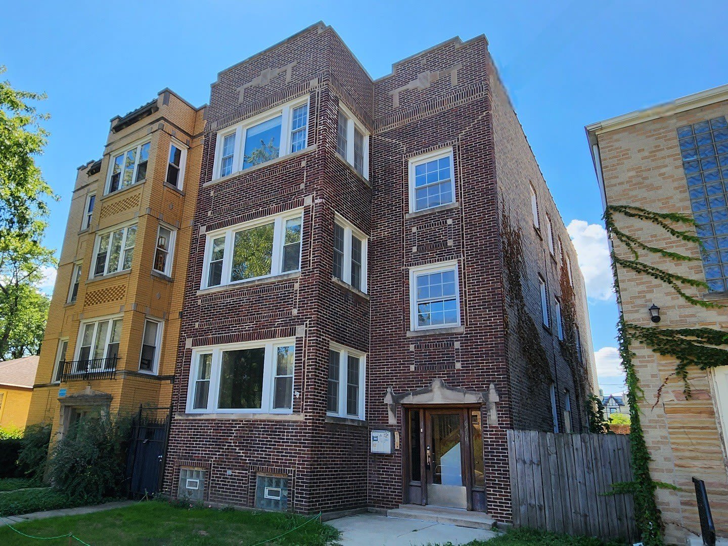 6210 N Francisco Avenue – photo 1