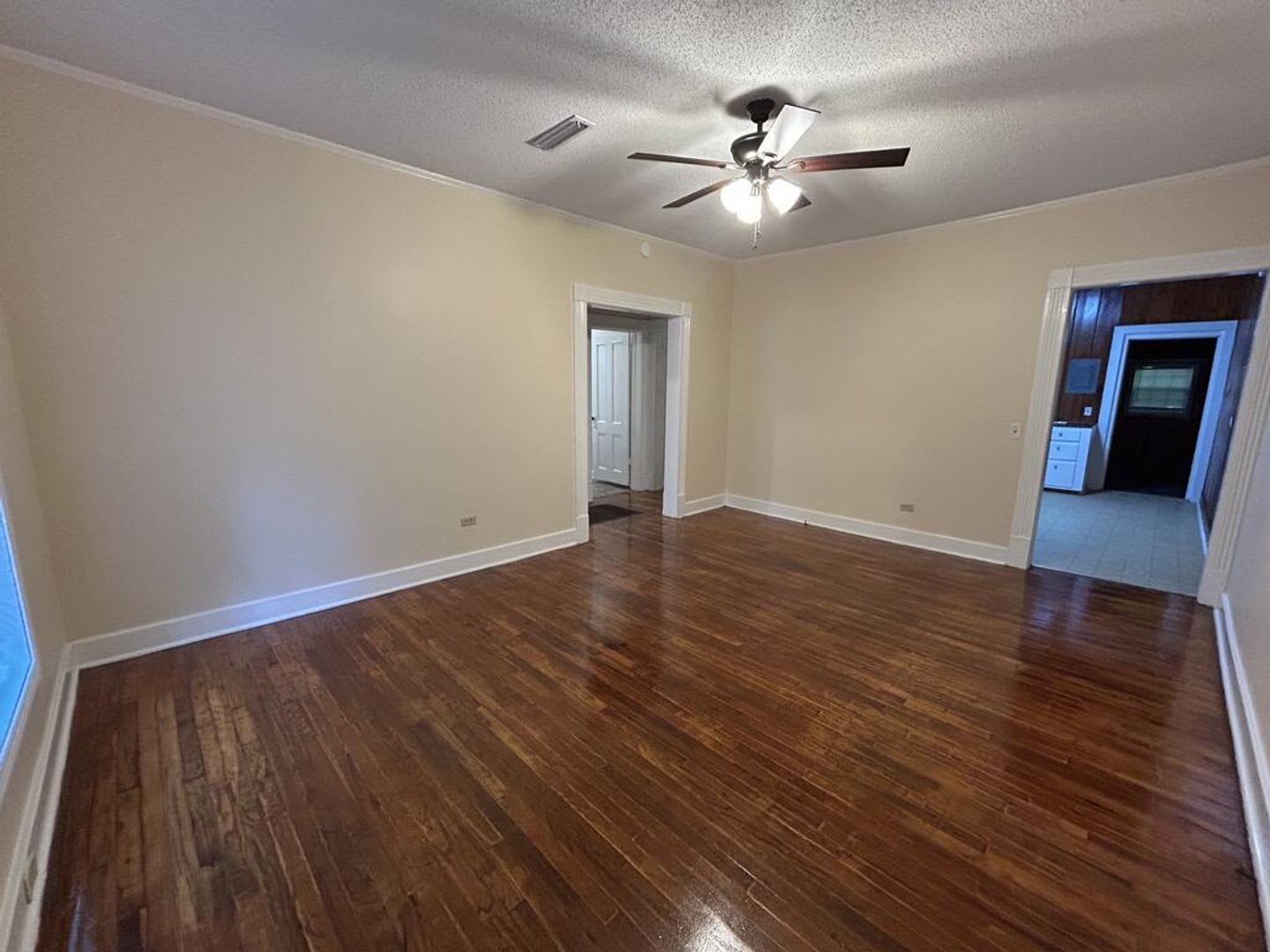 2139 Andrews Ave Apt 2 – photo 1 of 6