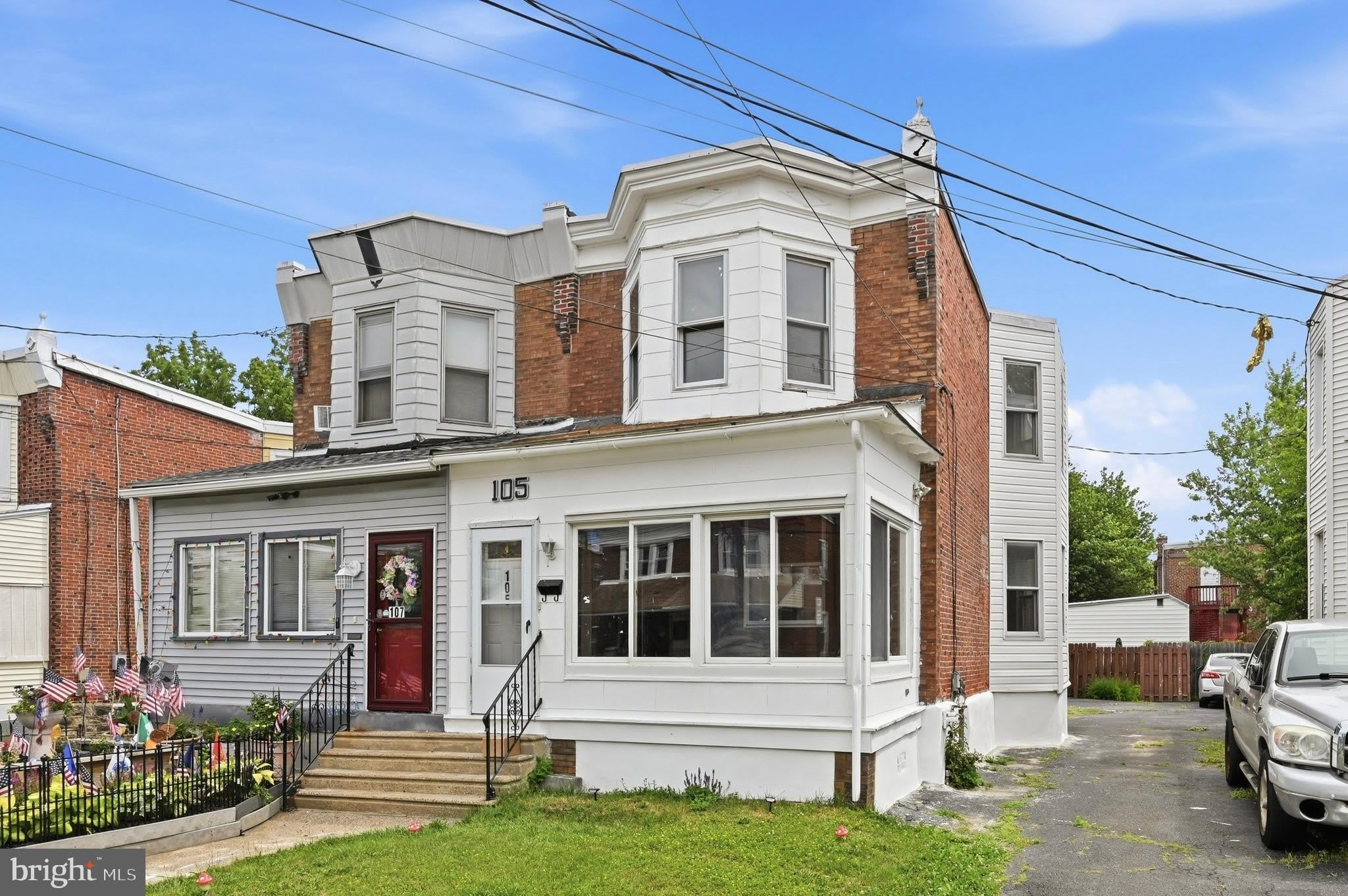 105 JACKSON Avenue – photo 1 of 15