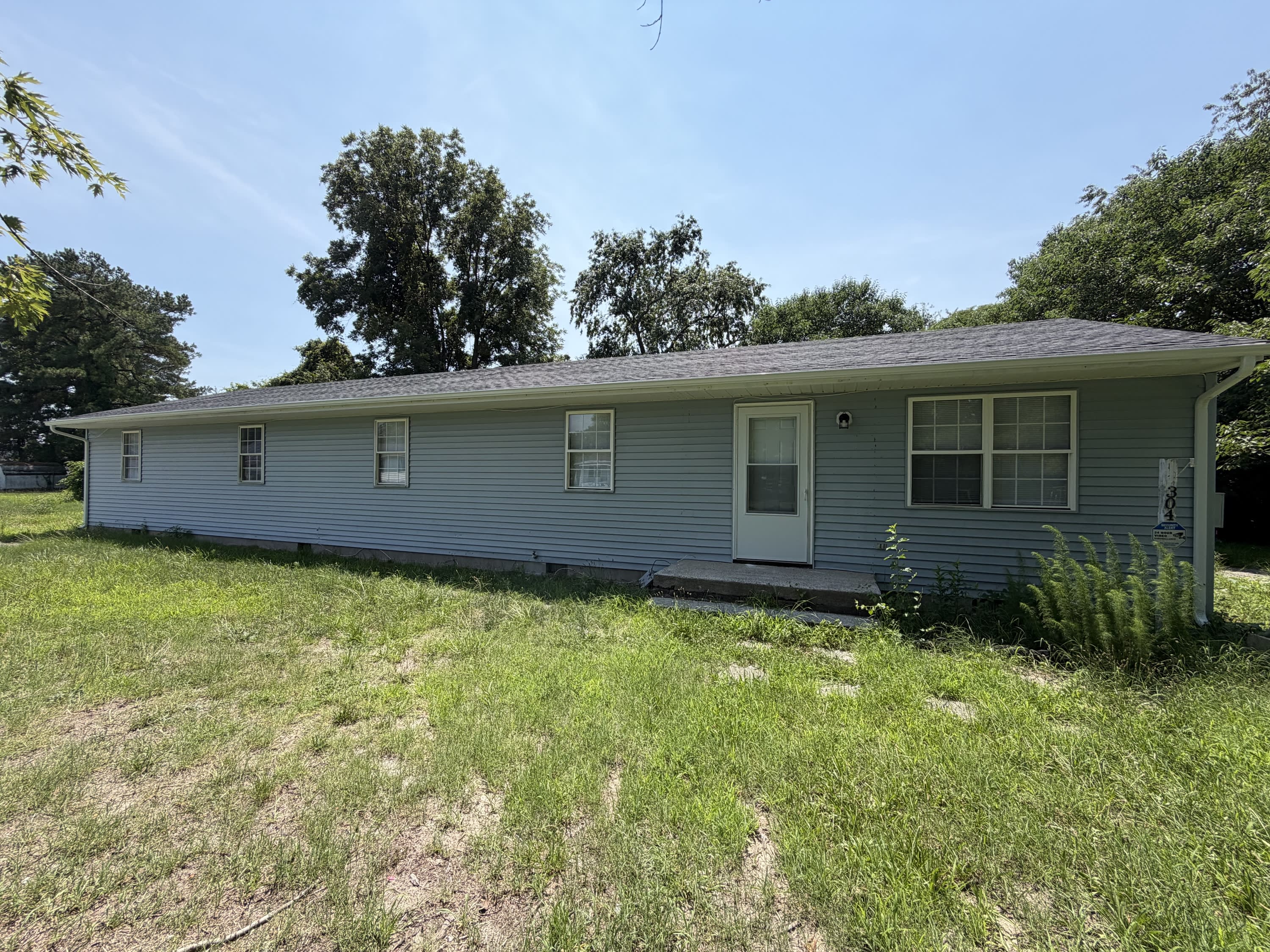 304 Elizabeth Street – photo 1 of 14