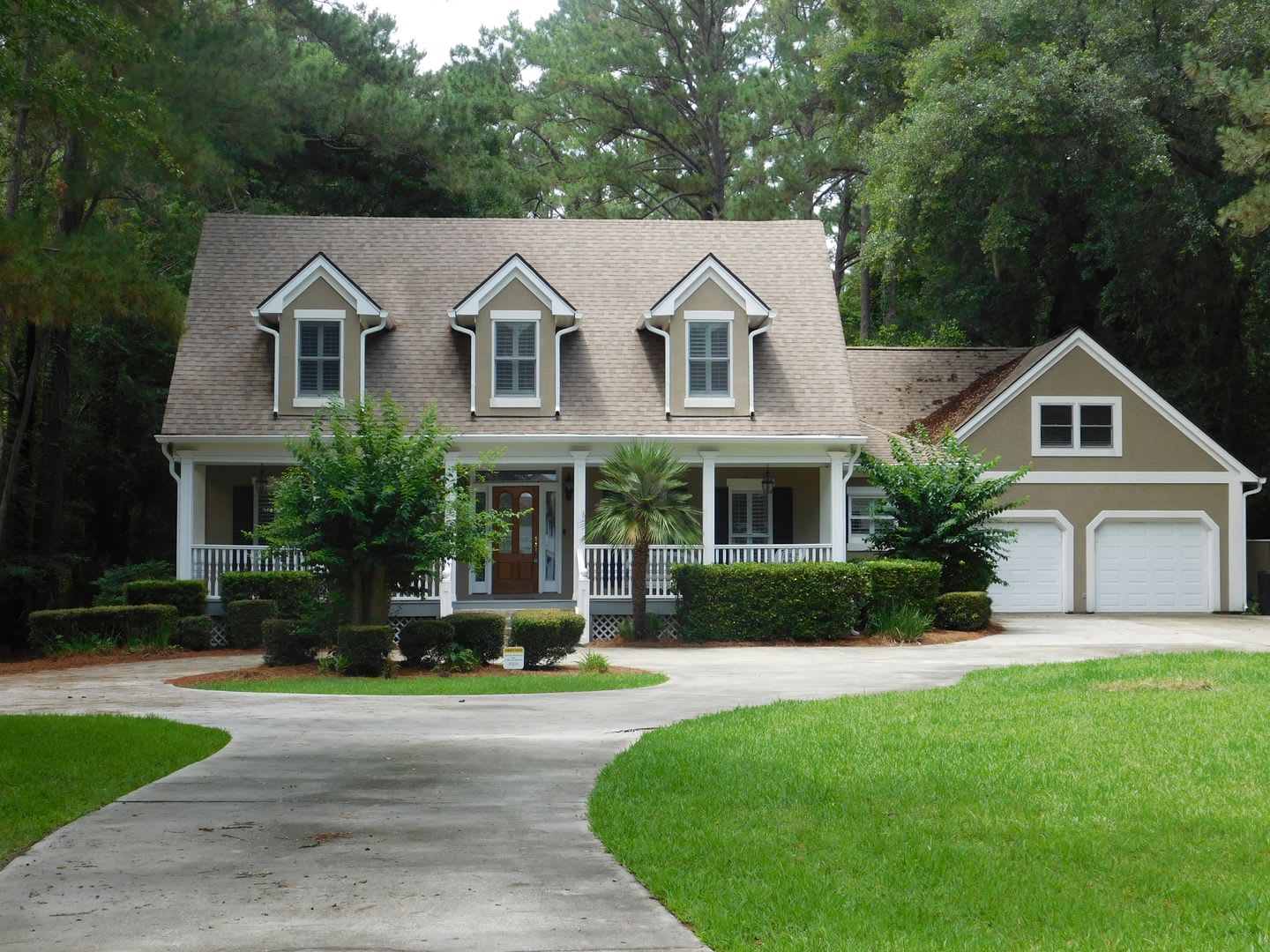 Expansive Unfurnished Spanish Wells Home Available for Rent – photo 1