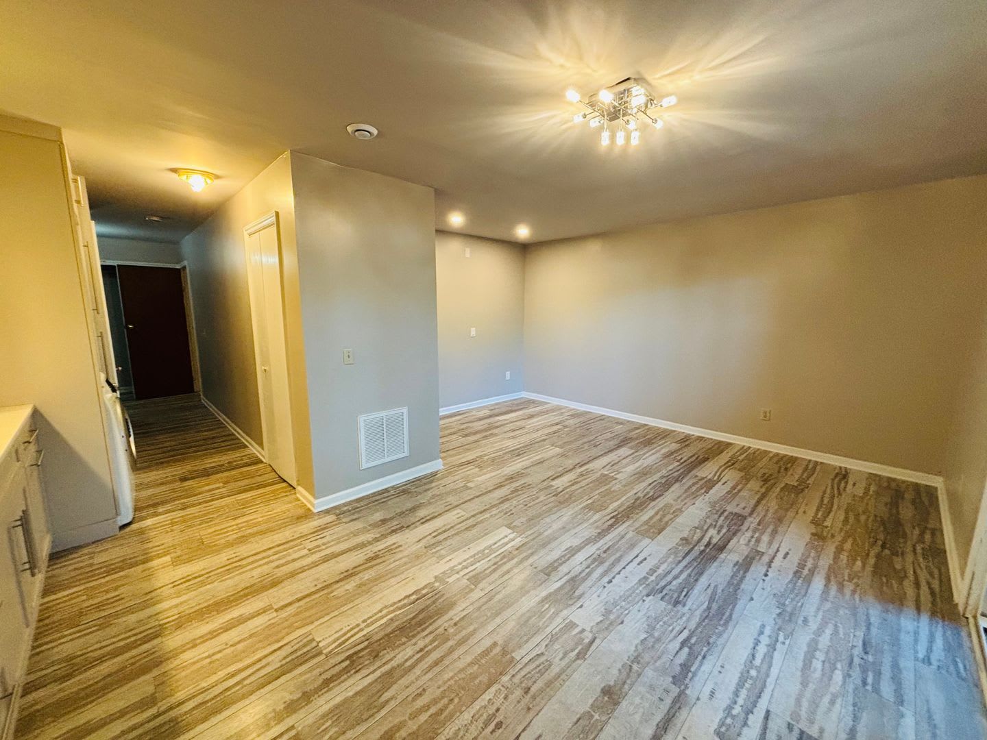 4 Bedroom 3 5 Bath Townhouse Currently – photo 1