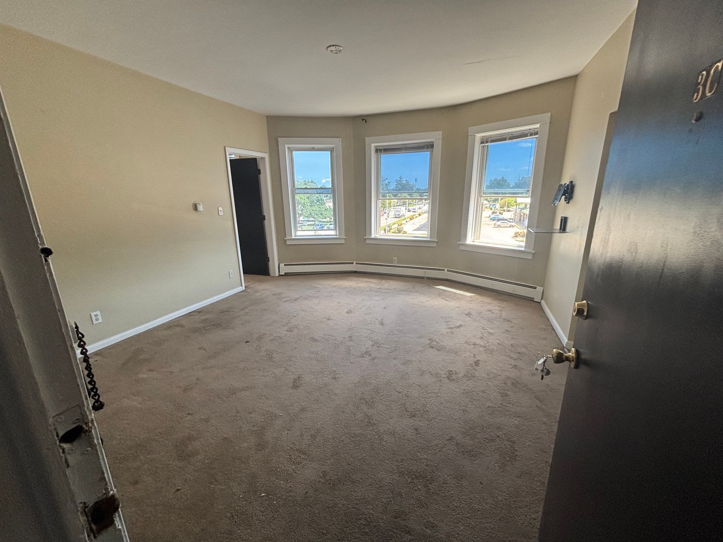 524 S Grand Ave East – photo 1 of 4