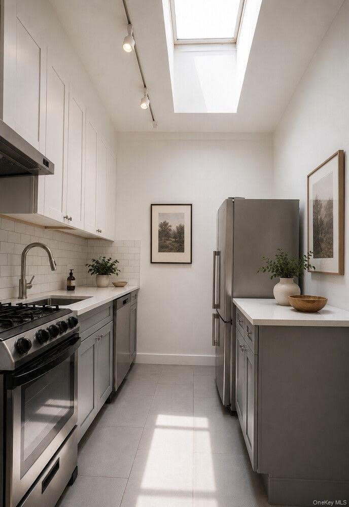 71-51 70TH Street – photo 1