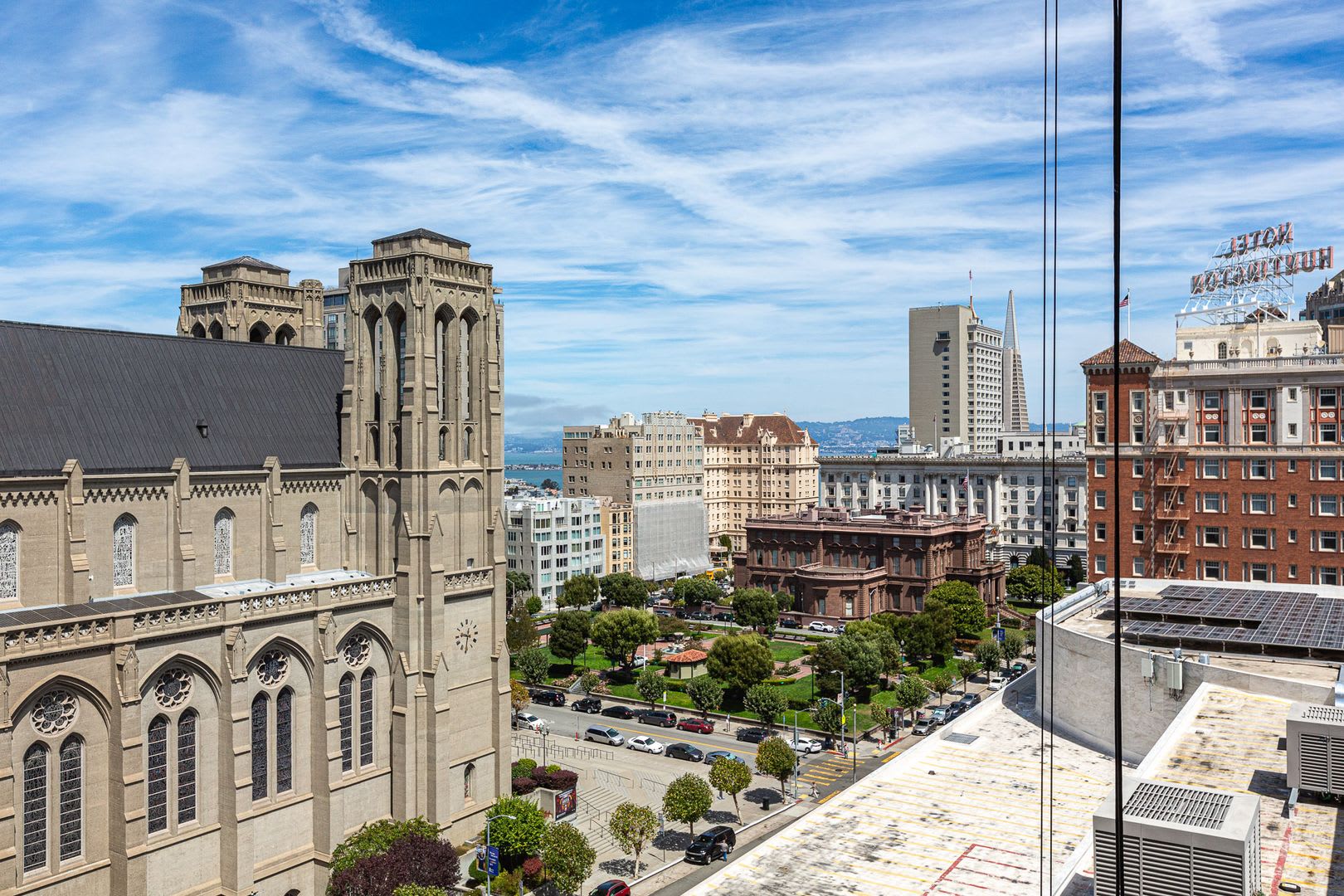 Iconic Gramercy Towers 2 Story 2Br 2 5Ba 1 745Sqft Views Pool Fitness Pet Parking Laundry Progressive – photo 1