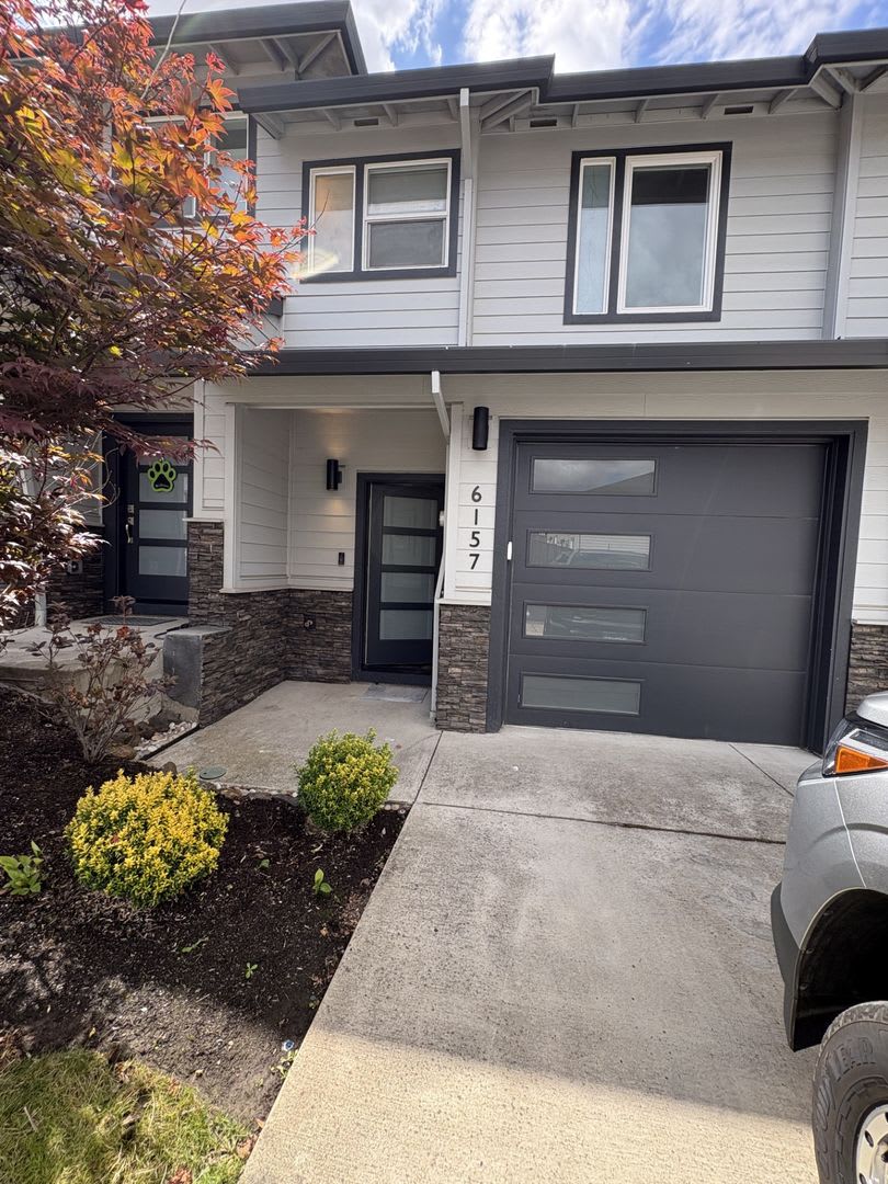 Modern 2‑Bedroom Salem Home with Bonus Room, Garage & Fenced Yard – photo 1