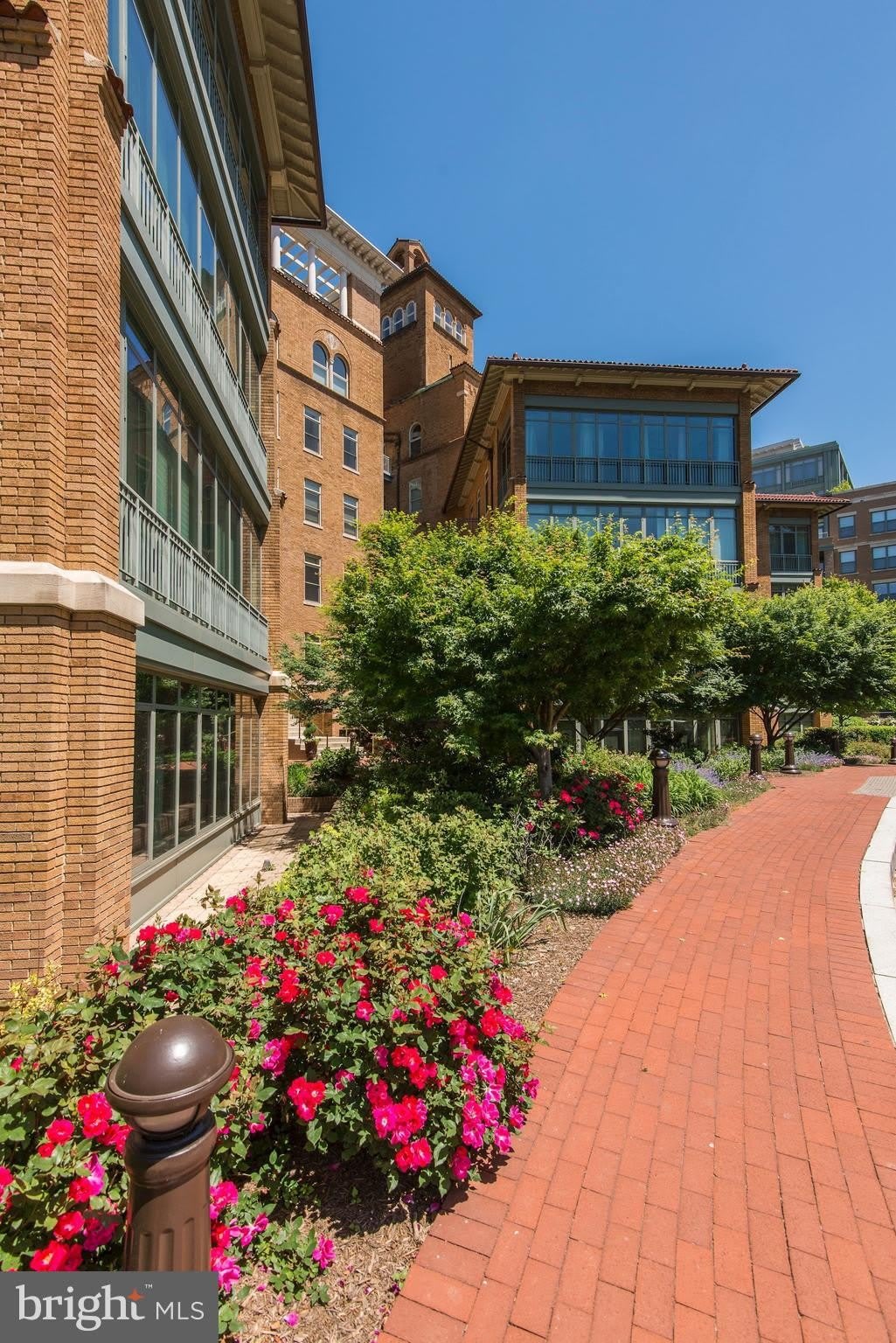 2425 L Street NW – photo 1