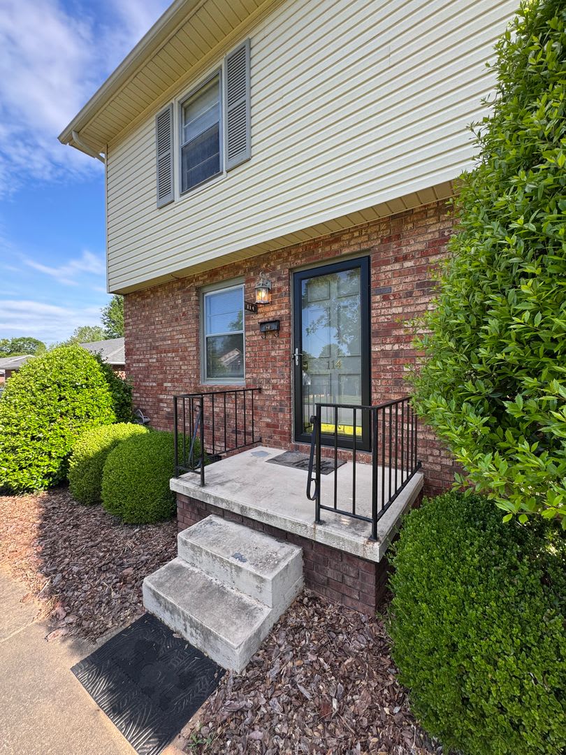 Spacious 2 Bed 1 5 Bath Apartment In Prime Location – photo 1 of 182
