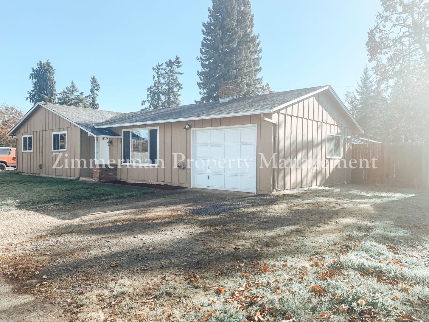 Adorable 2 Bedroom 1 Bath in Cottage Grove! – photo 1 of 16