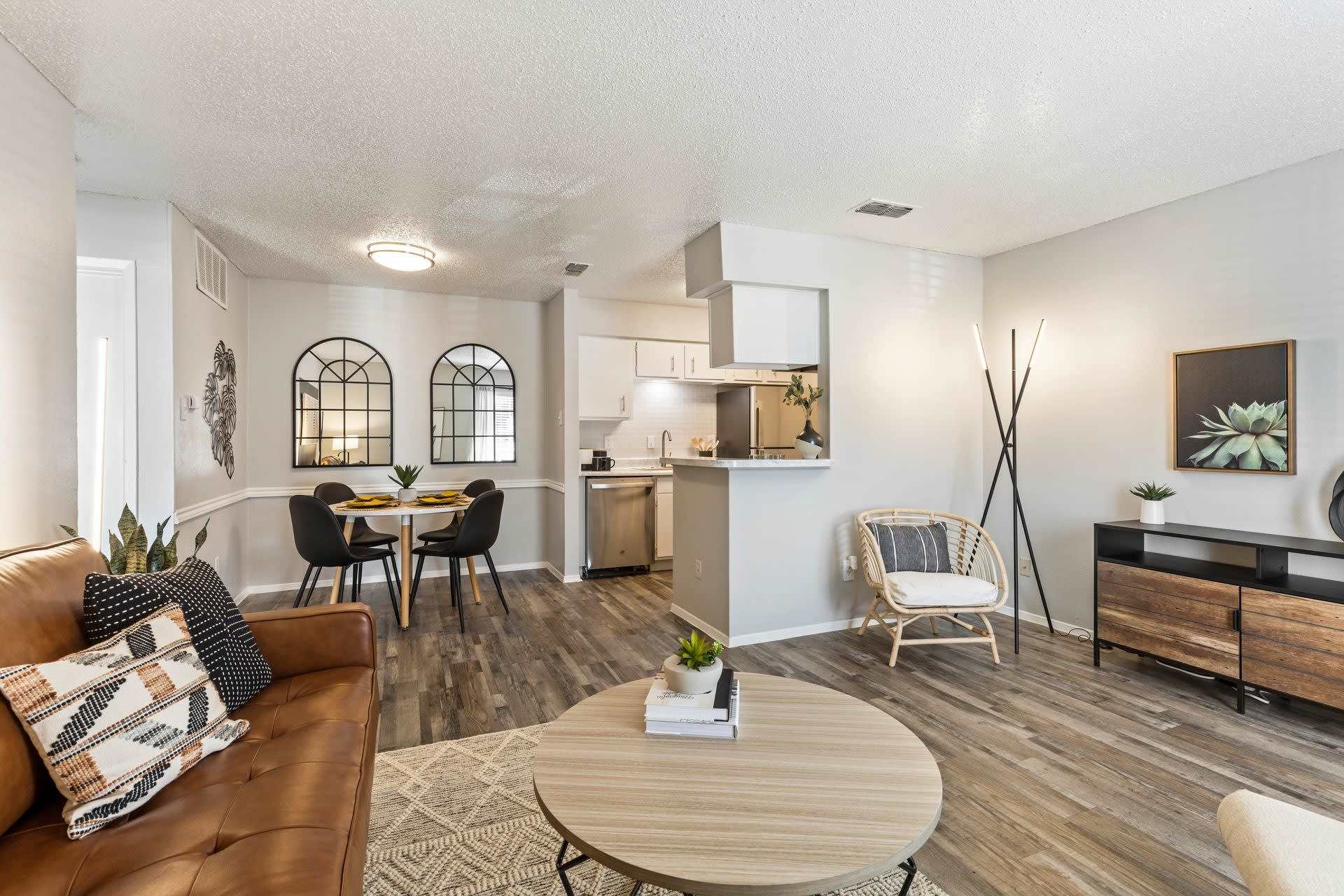 Meadow Creek Apartments – photo 1