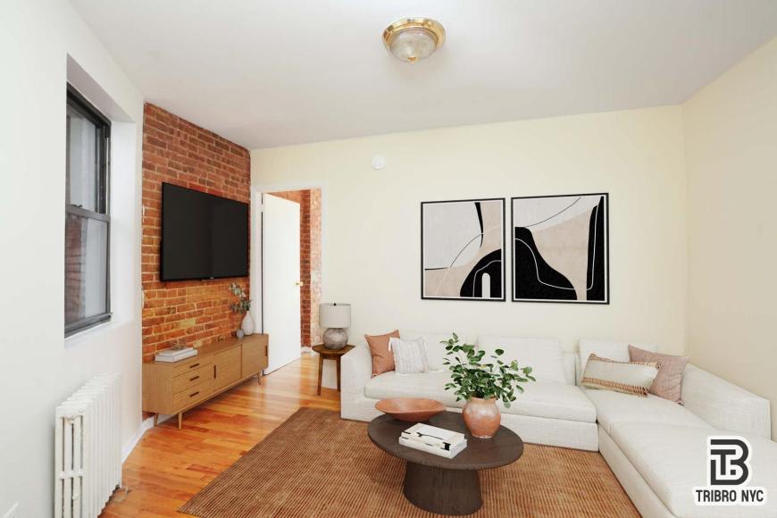 402 West 48th Street – photo 1