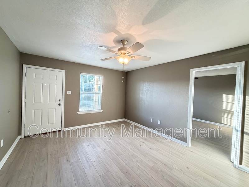 2150 N Sherwood Forest Dr – photo 1