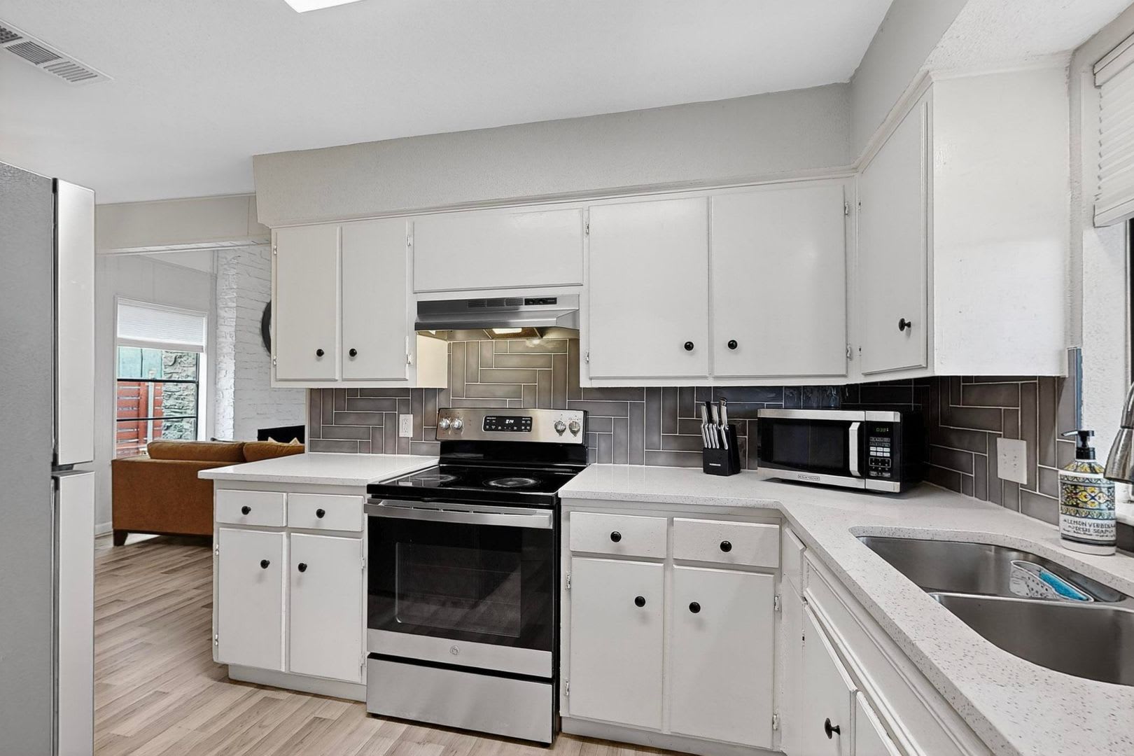Updated 3 bedroom duplex near Greenbelt! – photo 1