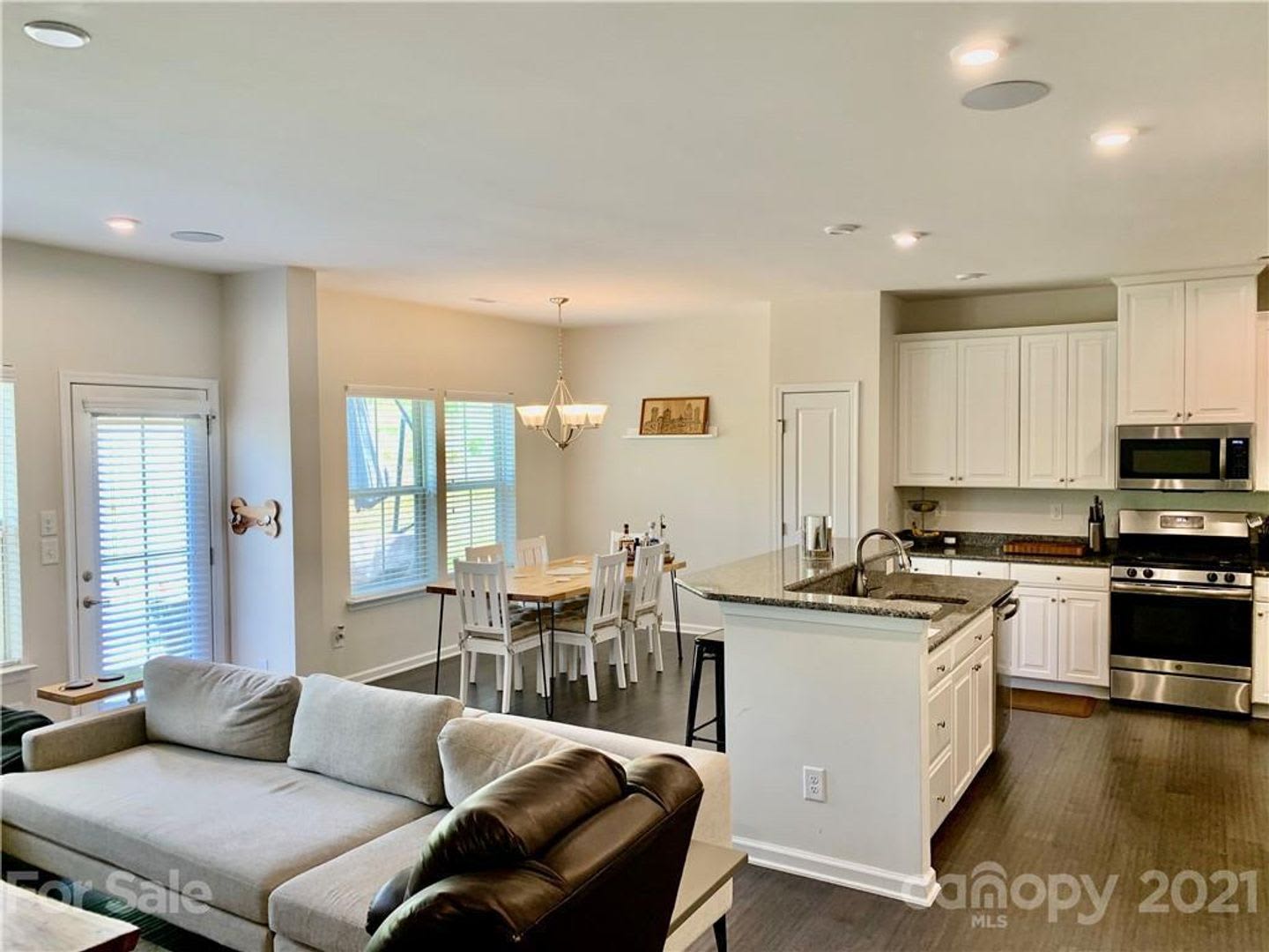 Room in 3 Bedroom Home at Audubon Park Dr – photo 1
