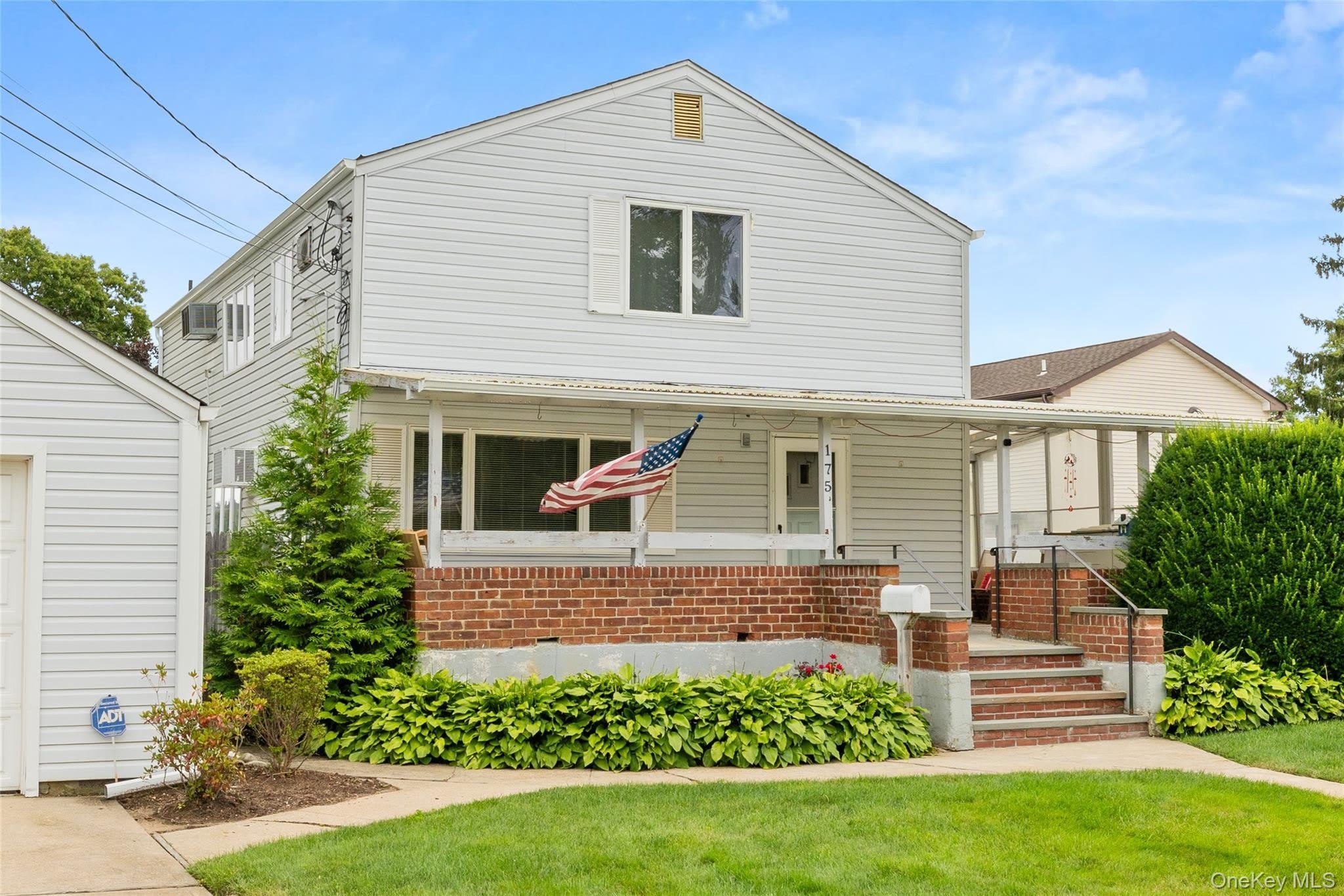 175 Centre Avenue – photo 1 of 13