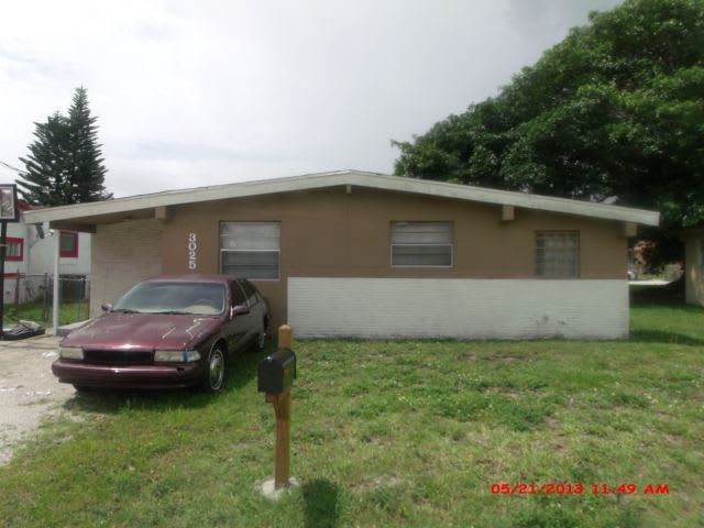 Nice 3-1 house next to SWAP SHOP – photo 1 of 13
