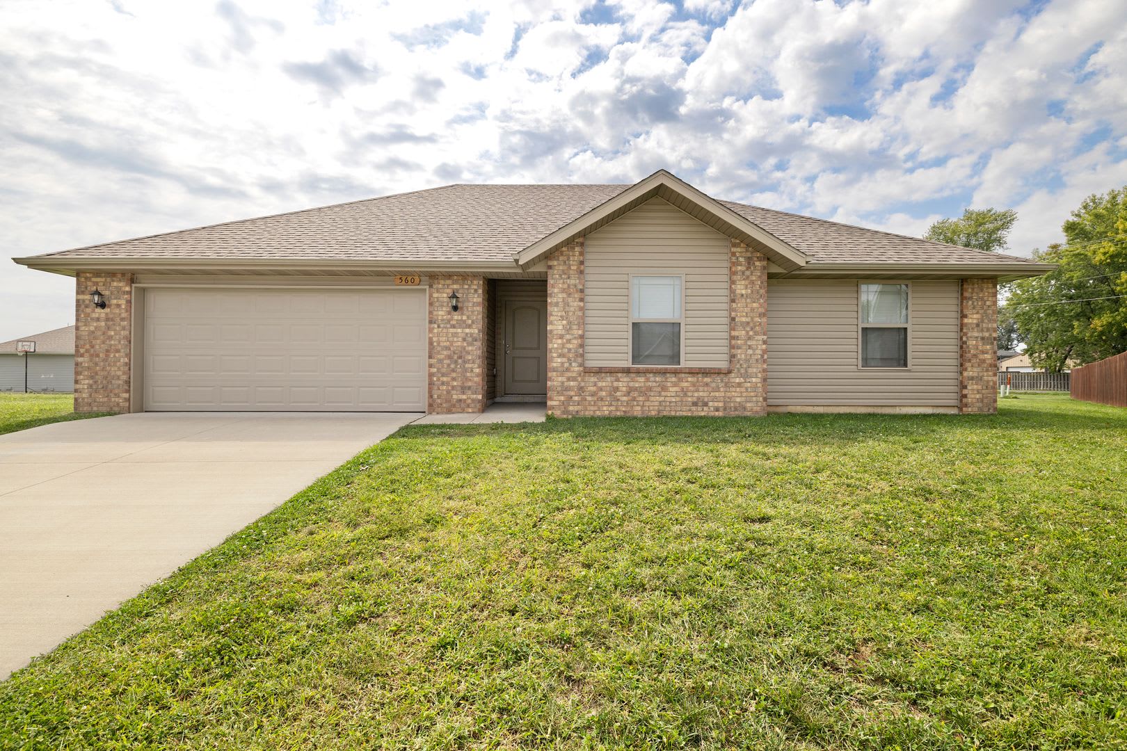 3 bedroom home in Monte Cristo neighborhood with fenced in yard – photo 1 of 16