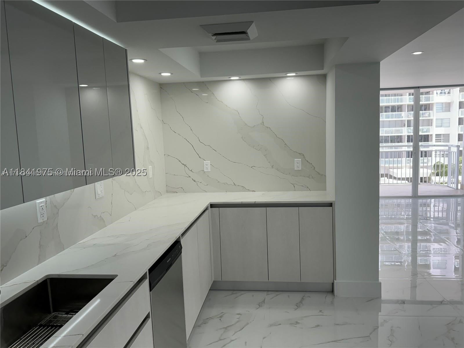 18031 Biscayne Blvd – photo 1