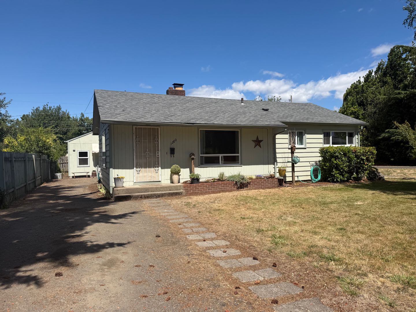 Beautifully Updated 3 Bedroom 1 Bath Duplex In Springfield – photo 1