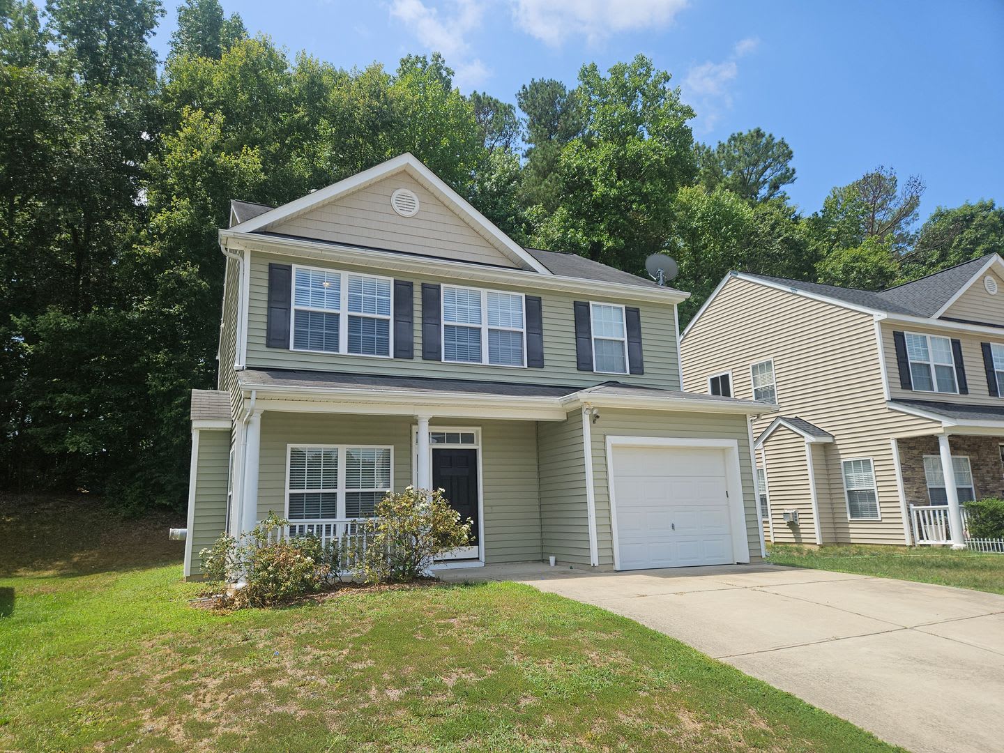 Charming 3br/2.5ba in SE Raleigh. Avail Now! – photo 1