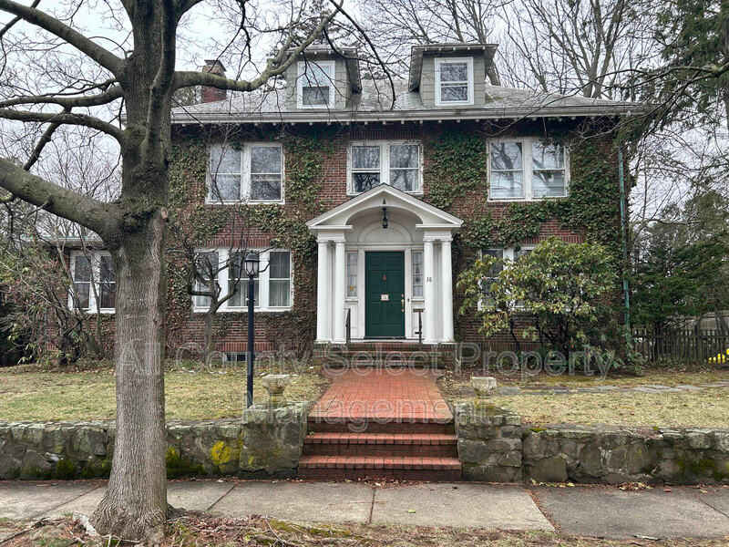 38 Baker Ave – photo 1 of 39